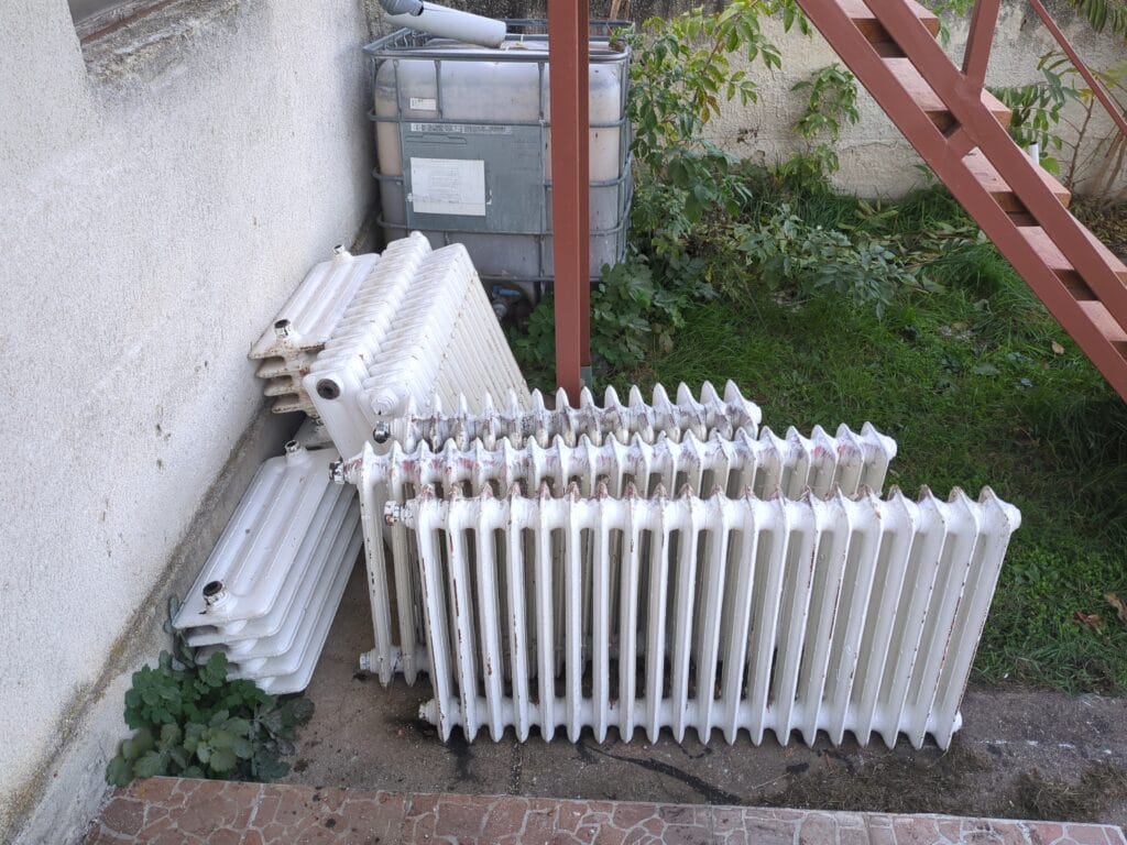 Oude gietijzeren radiatoren