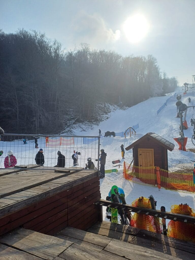 Dalstation van ski-arena Eplény